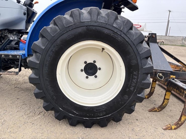 2017-new-holland-workmaster-40-image-27