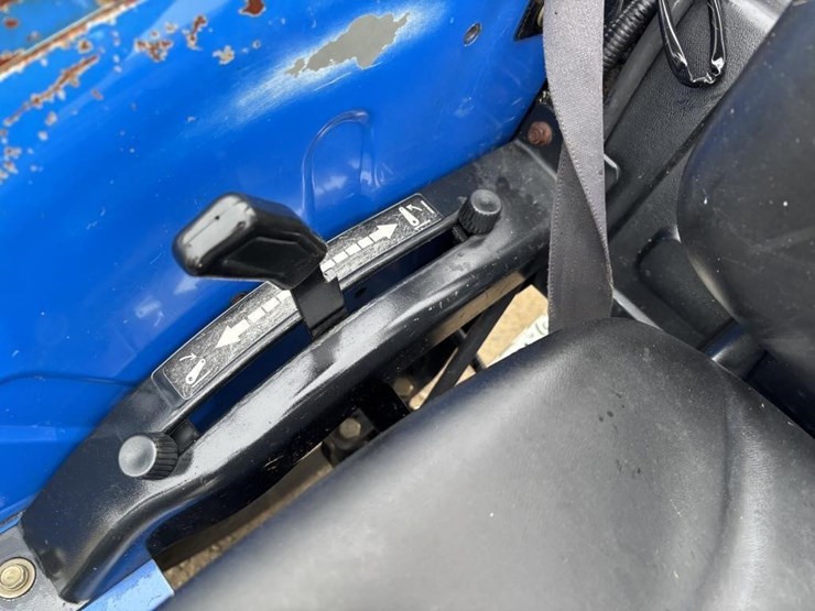 2017-new-holland-workmaster-40-image-37