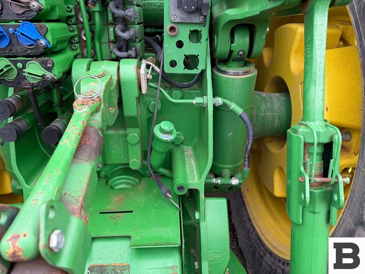2011-john-deere-8310r-image-34