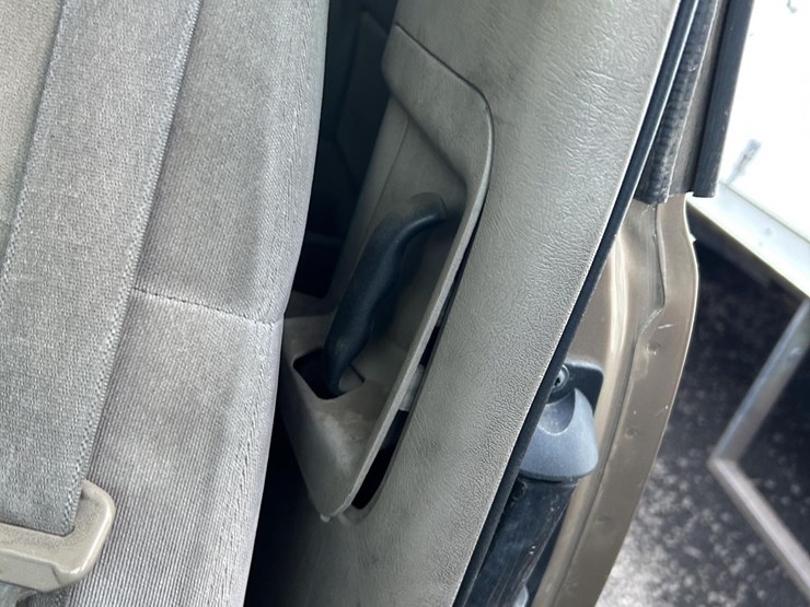 2001-chevrolet-silverado-1500-image-23