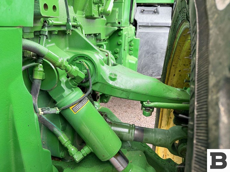 2012-john-deere-8335r-image-23