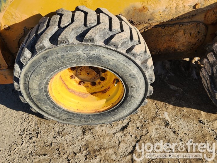 2011-caterpillar-236b3-image-8