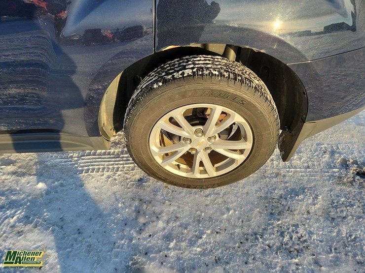 2017-chevrolet-equinox-lt-image-12