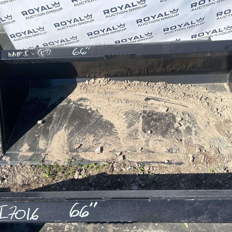 2025 Swict 66in. Bucket Skid Steer Attachment