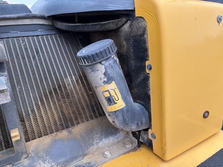 2012-volvo-l30b-image-45