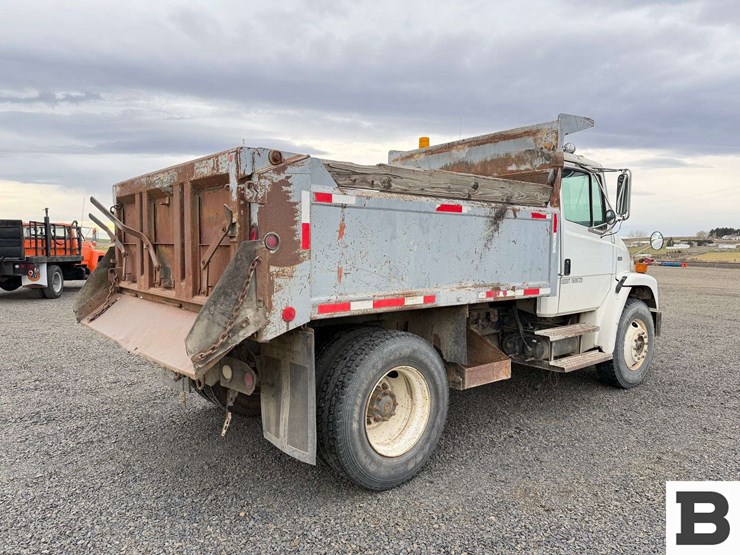 1996-freightliner-fl70-image-4