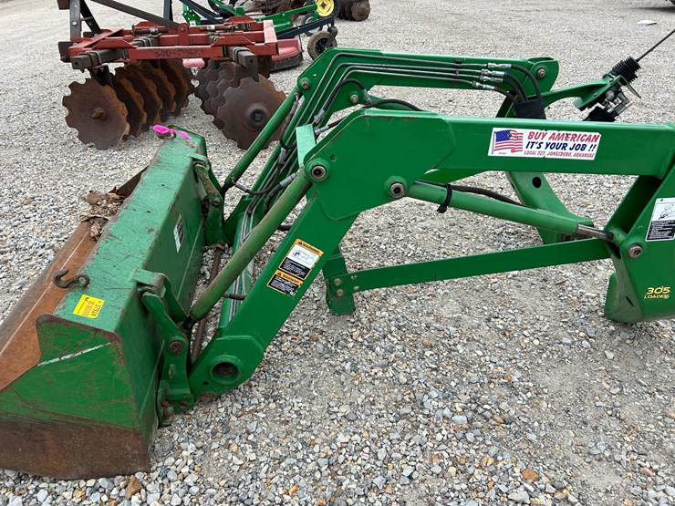 john-deere-305-image-3