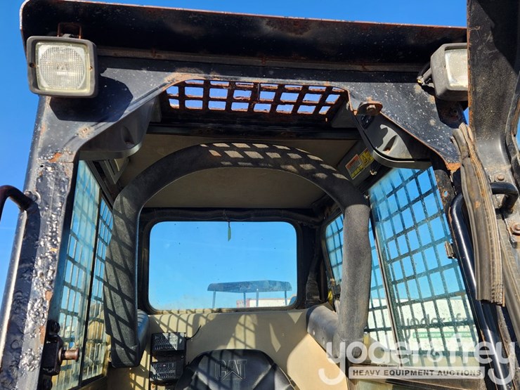 2011-caterpillar-236b3-image-22