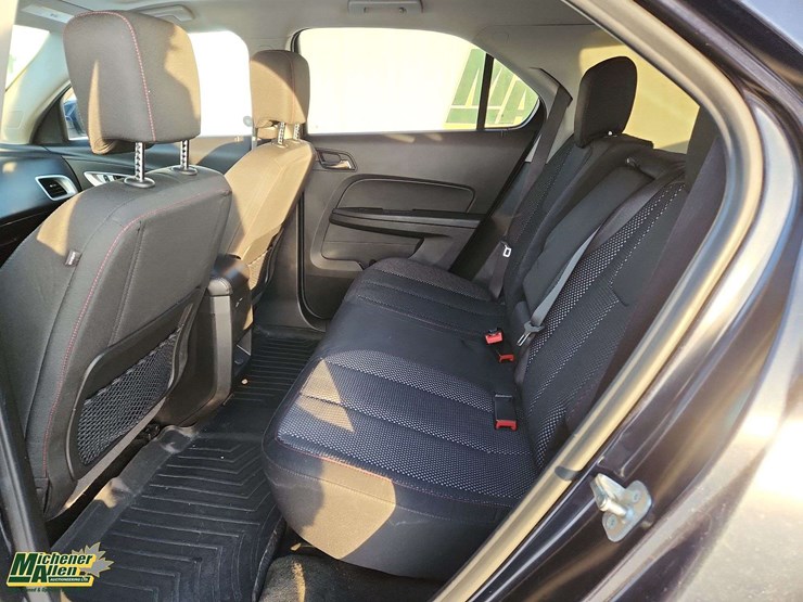 2017-chevrolet-equinox-lt-image-15