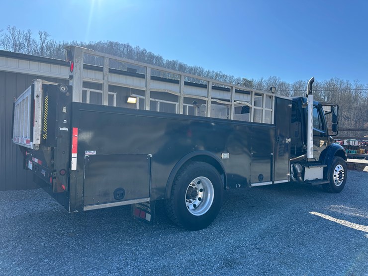 2017-freightliner-m2-106-image-2