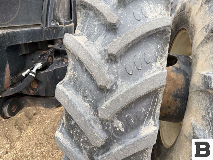 new-holland-t8.330-image-15