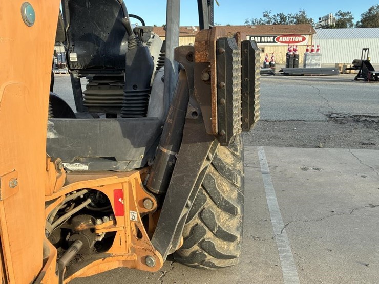 2017-case-580sn-image-18