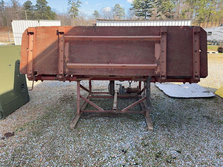 livestock-tilting-grooming-table-image-5