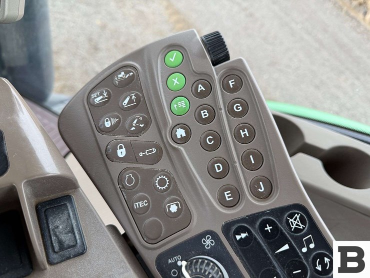 2011-john-deere-8310r-image-76