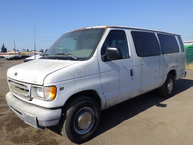 2002-ford-econoline-350-image-1