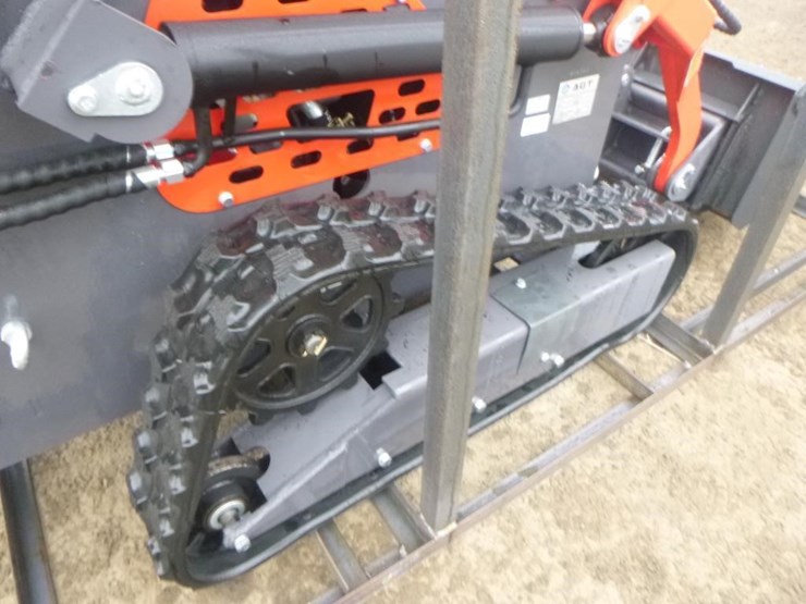 2025-agt-ysrt14-skid-steer-track-loader-image-17