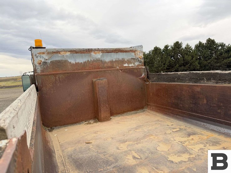 1996-freightliner-fl70-image-18