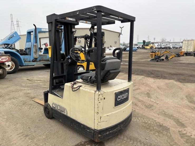 crown-303sctt-forklift-image-4