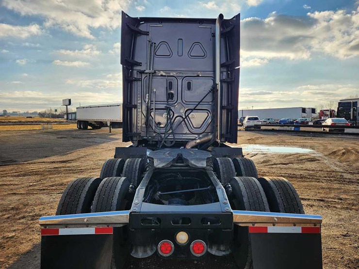 2020-freightliner-cascadia-125-image-4