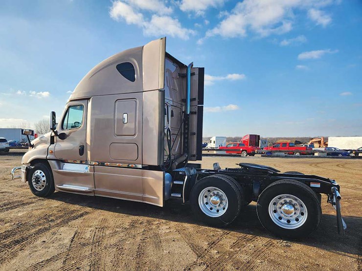 2020-freightliner-cascadia-125-image-2