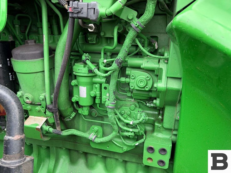 2011-john-deere-8310r-image-54