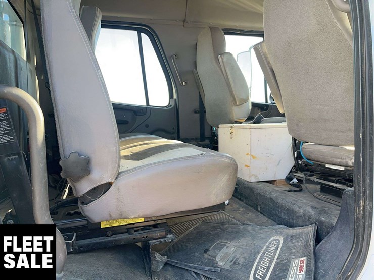 2012-freightliner-m2-112-t/a-service-truck-image-17