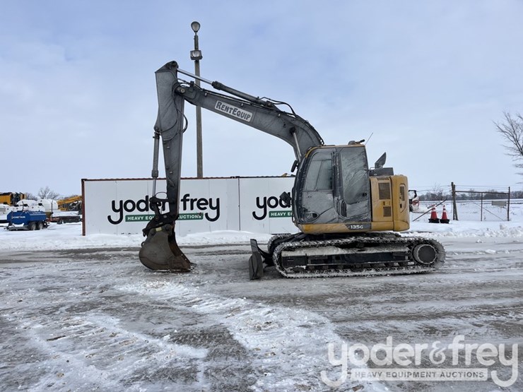 2022-deere-135g-image-3