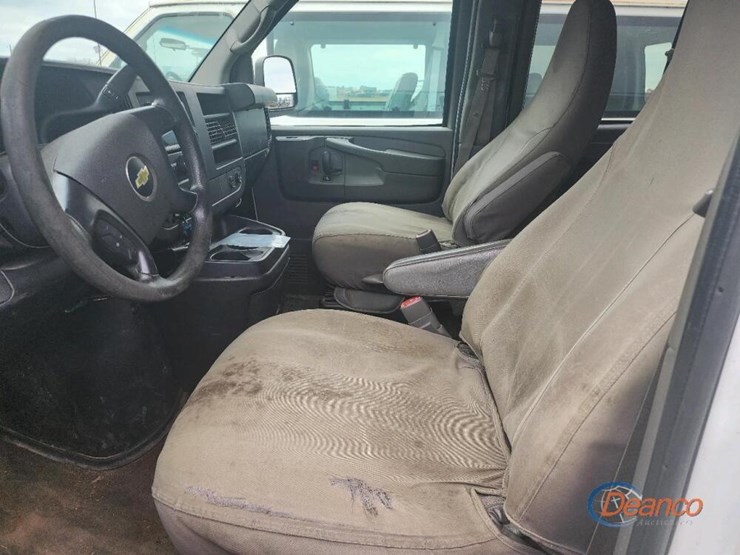 2014-chevrolet-express-2500-image-2