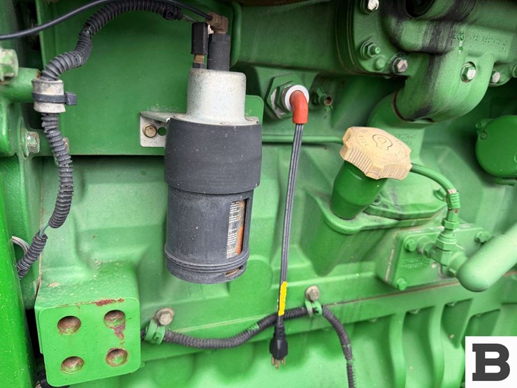 2011-john-deere-8310r-image-62