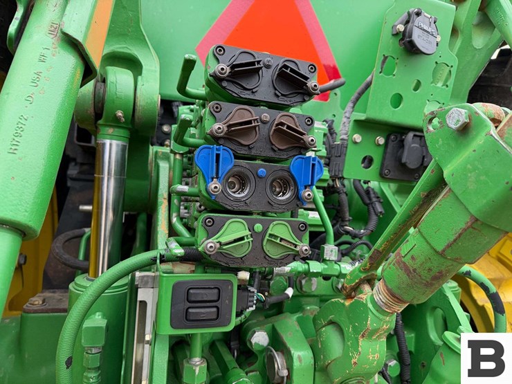 2012-john-deere-7215r-image-28