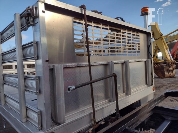 peterbilt-330-image-36