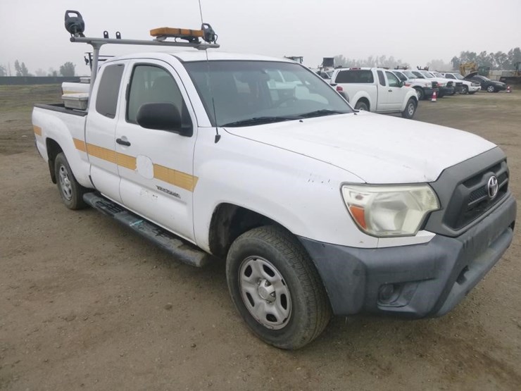 2013-toyota-tacoma-image-2