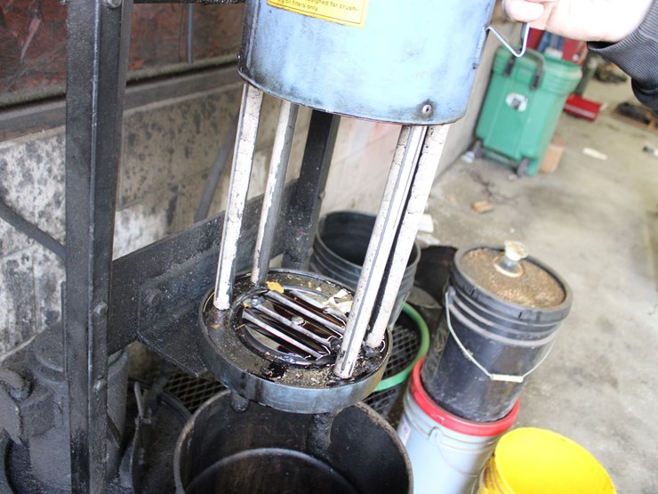 otc-1877-hydraulic-oil-filter-crusher-image-2