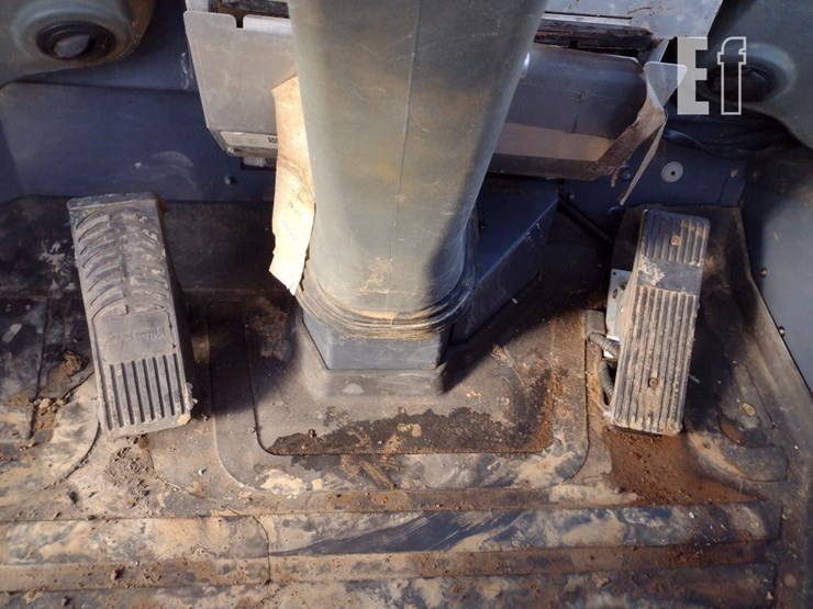 2021-deere-304l-image-10