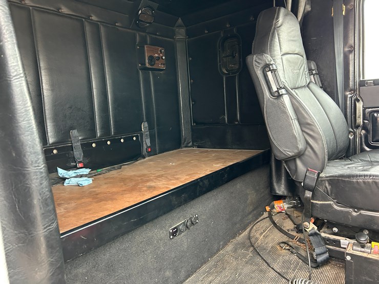 1996-freightliner-fld120-image-5