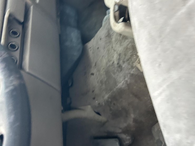 2001-chevrolet-silverado-1500-image-15