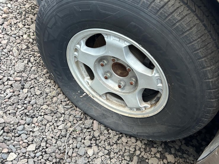 2001-chevrolet-silverado-1500-image-22