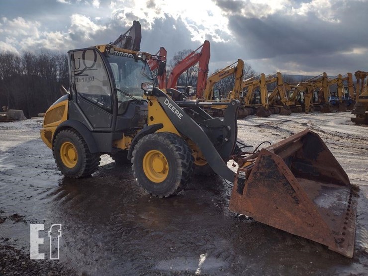 2021-deere-304l-image-3