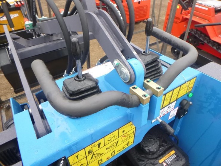 2025-agt-mx-mrt23-skid-steer-track-loader-image-13