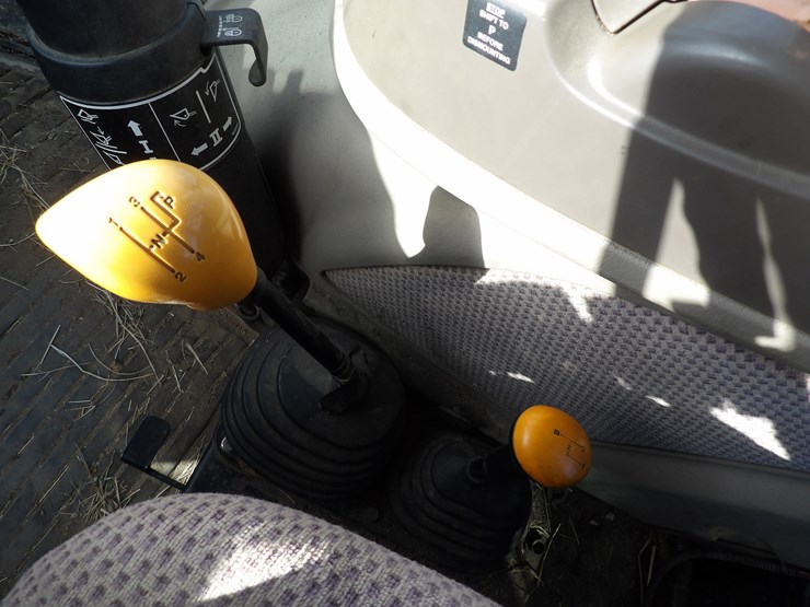 2014-john-deere-5085e-image-34