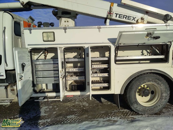 2009-freightliner-m2-106-image-21