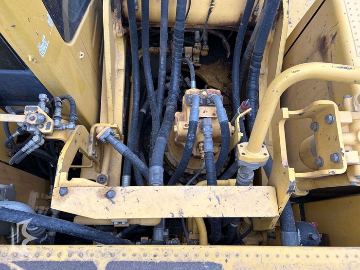 2015-komatsu-pc360-image-12