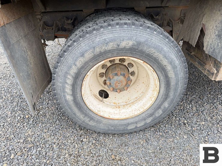 1996-freightliner-fl70-image-21