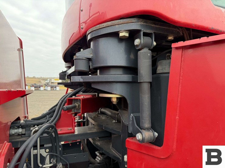 2012-case-ih-600-image-56