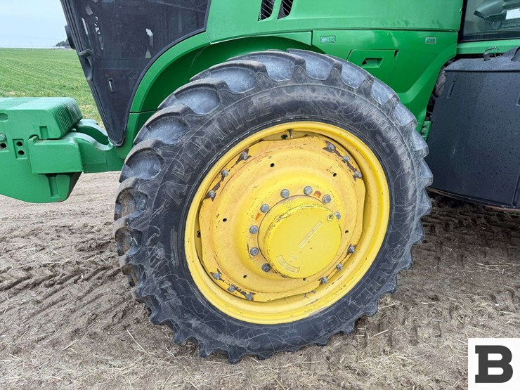 2012-john-deere-7215r-image-12