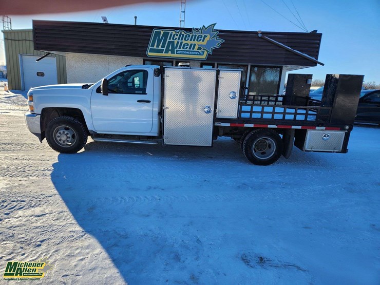 2017-chevrolet-silverado-3500hd-image-7