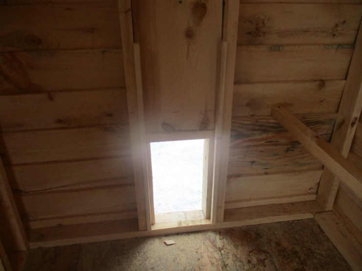 #7013-•-5x8-chicken-coop-image-9