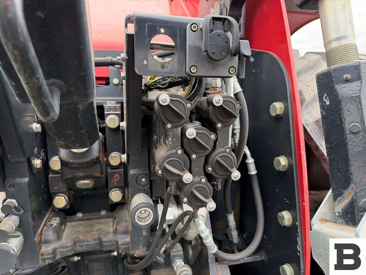 2012-case-ih-600-image-44