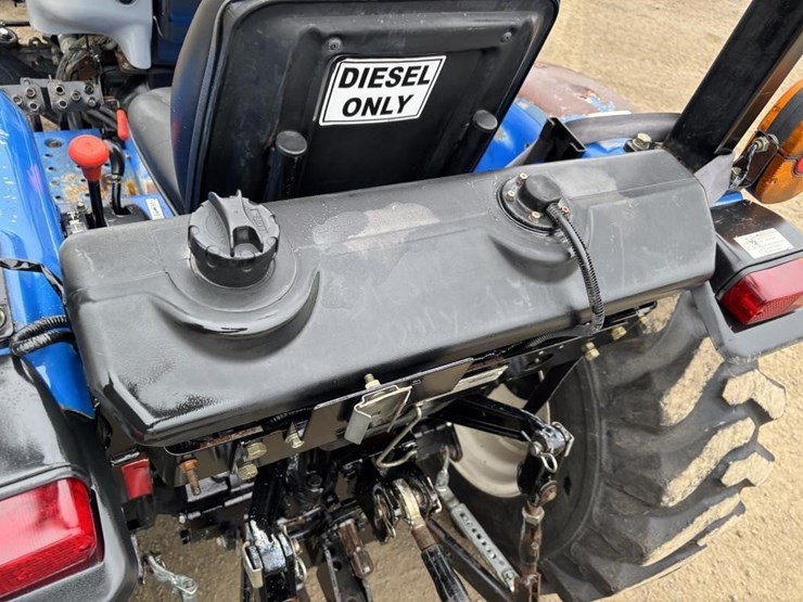 2017-new-holland-workmaster-40-image-21