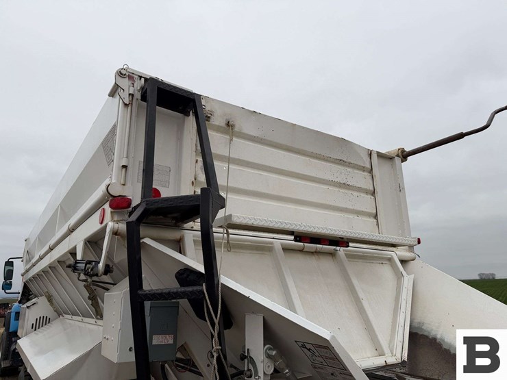 2003-international-7600-image-24